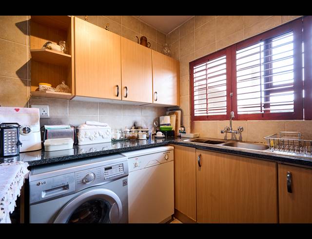 2 BEDROOM APARTMENT RENTED IN SUNNINGHILL